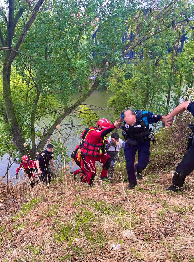 Rescatado un joven con s�ntomas de embriaguez a la altura del puente Colgante de Valladolid