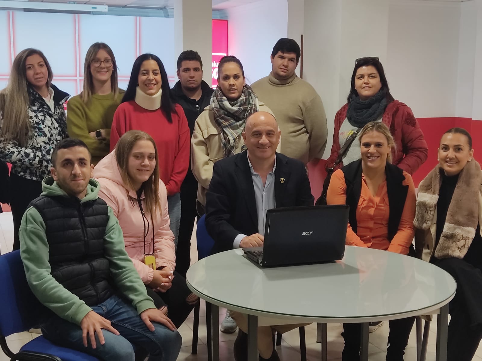 Desde el Partido Socialista se han mantenido numerosas reuniones con jóvenes para conocer sus inquietudes