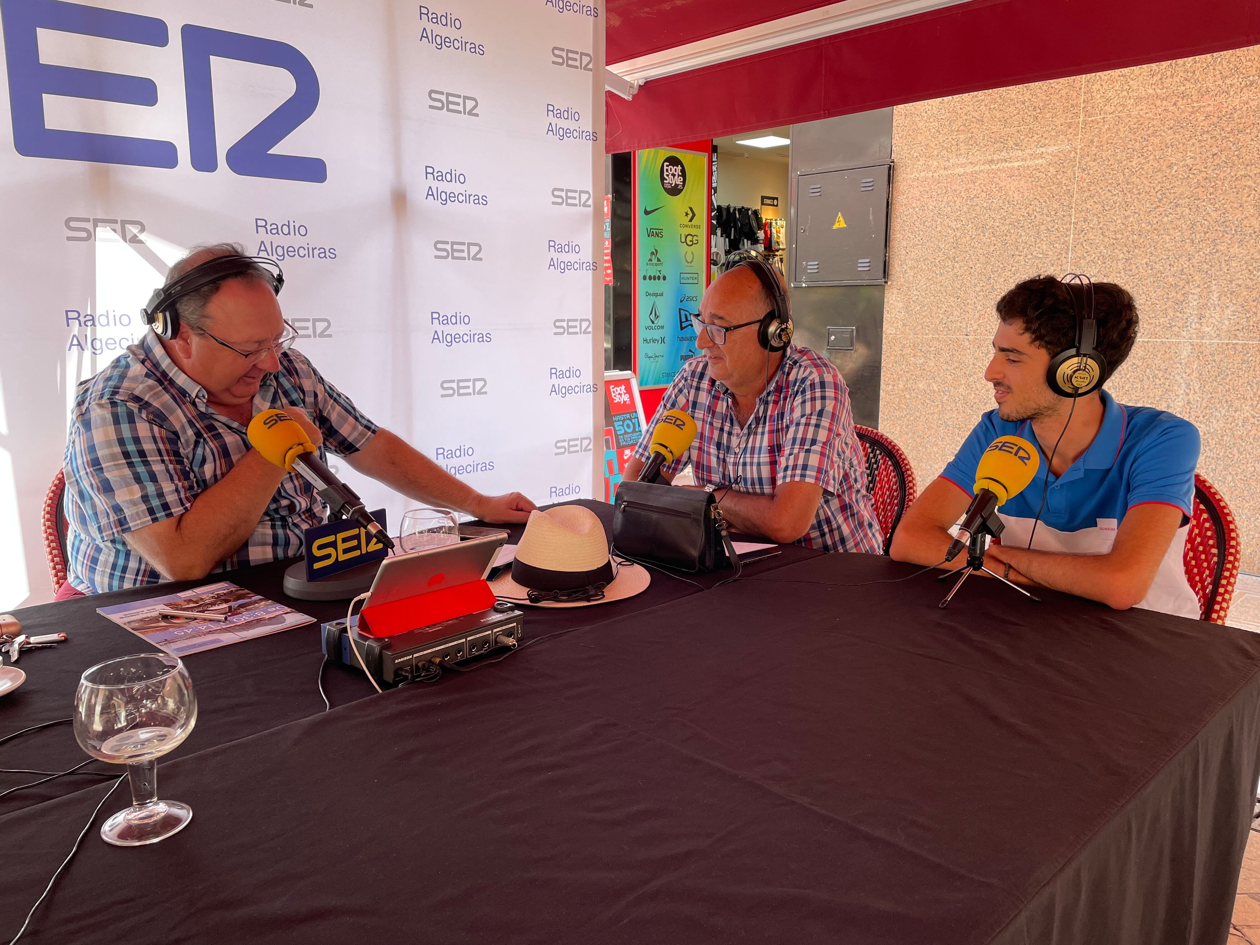 Antonio Serrano, director del IES Mediterráneo y el alumno Lázaro Cruz