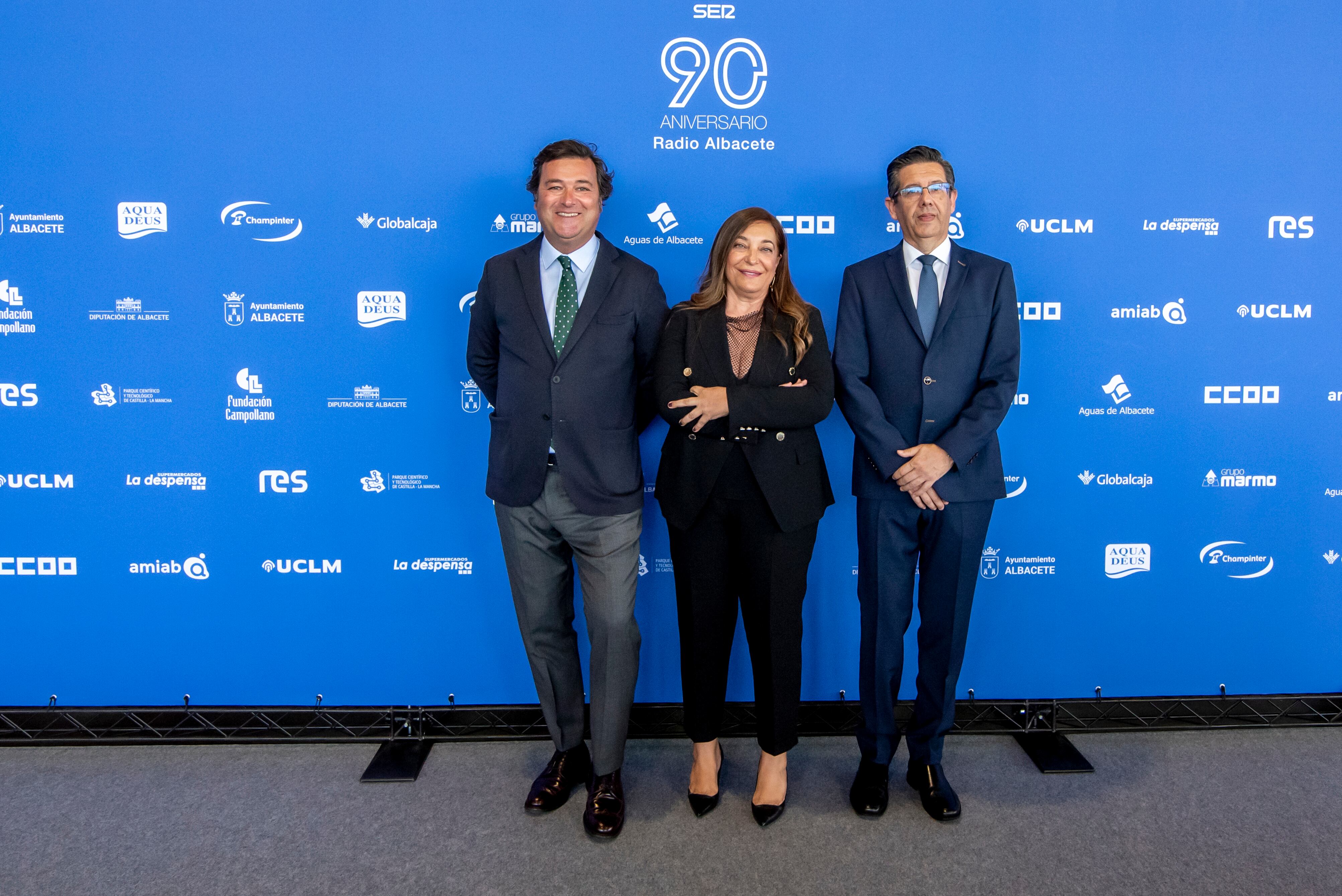 El director de la red de emisoras de Cadena SER, José Antonio Cabornero, la directora de Radio Albacete, Justina Gómez, y el director regional de Cadena SER Castilla-La Mancha, Félix Amaya.