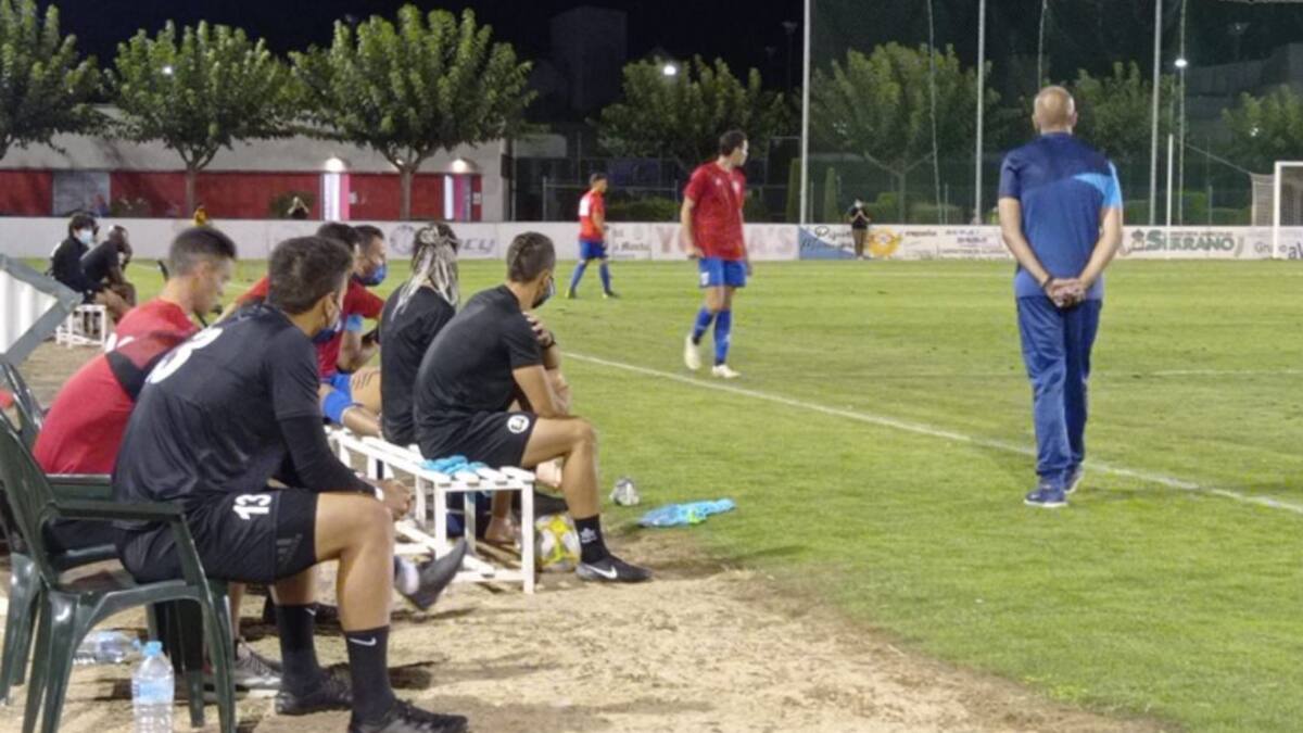 Eduardo Pérez: "Estoy contento con la plantilla que tengo"