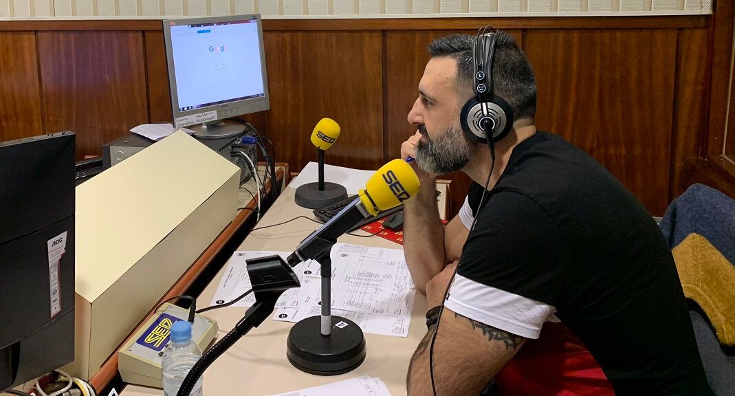 Rubén Garabaya, en los estudios de la Cadena SER de La Rioja