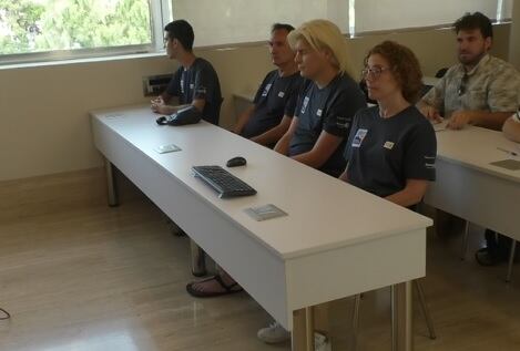 Los cuatro expedicionarios en el Ayuntamiento