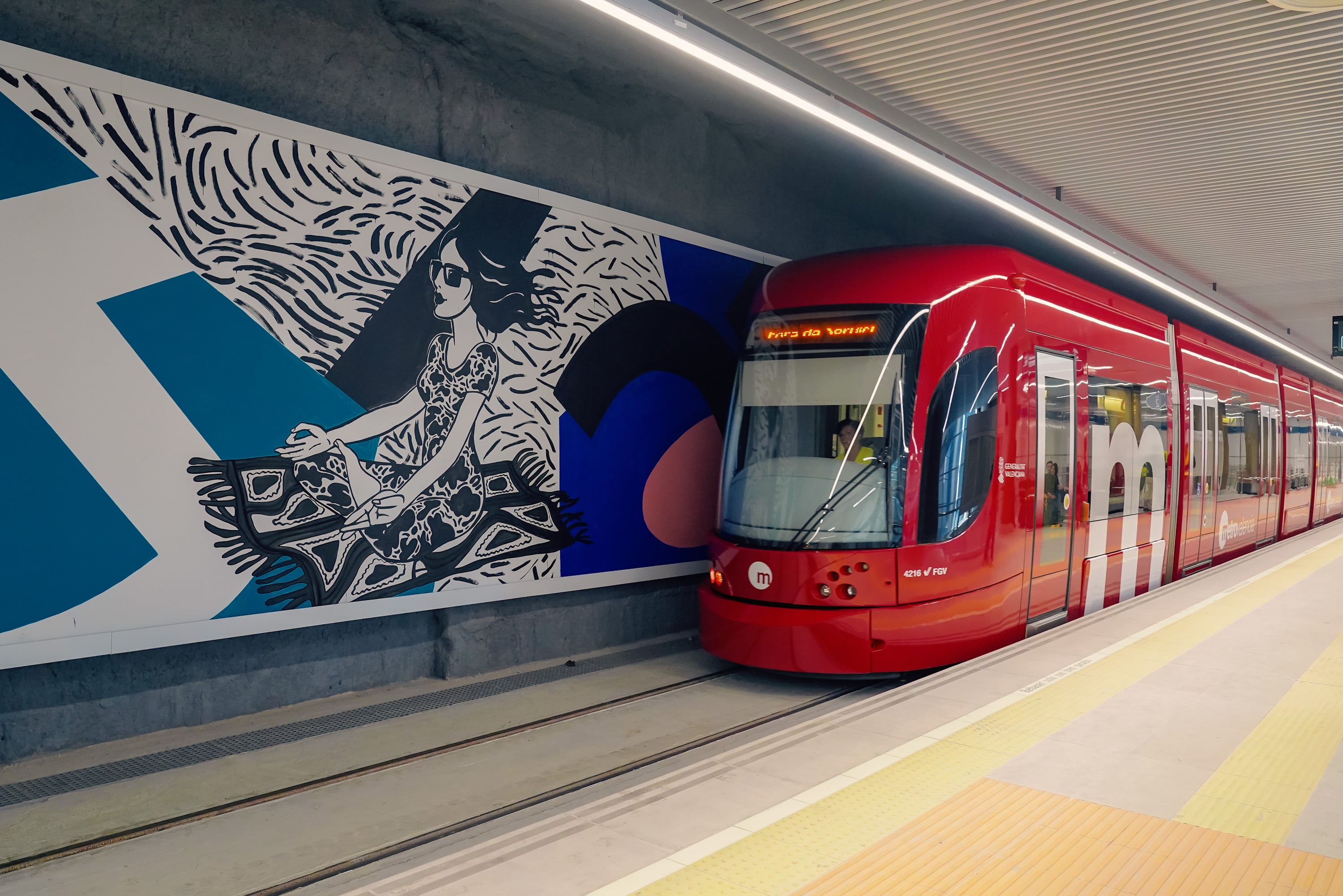 Así son los murales de la estación de Russafa en la nueva Línea 10 de Metrovalencia.