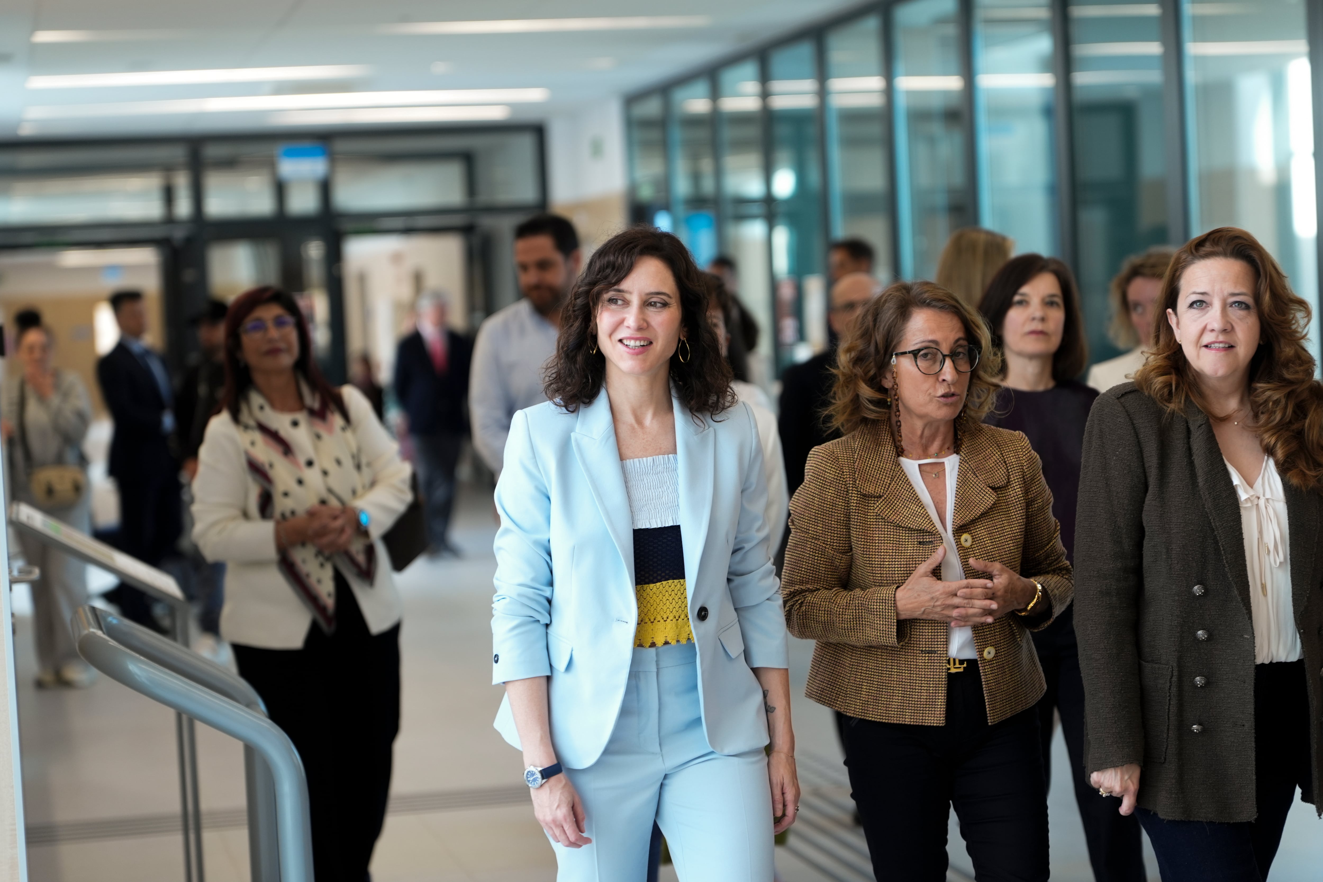 Isabel Díaz Ayuso durante su visita al centro de salud de Parla Este.