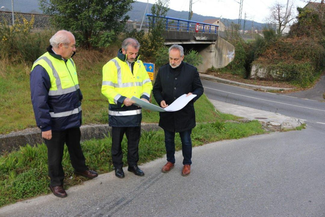 Cores Tourís visita la zona donde se construirá la senda peatonal entre Alba y San Caetano