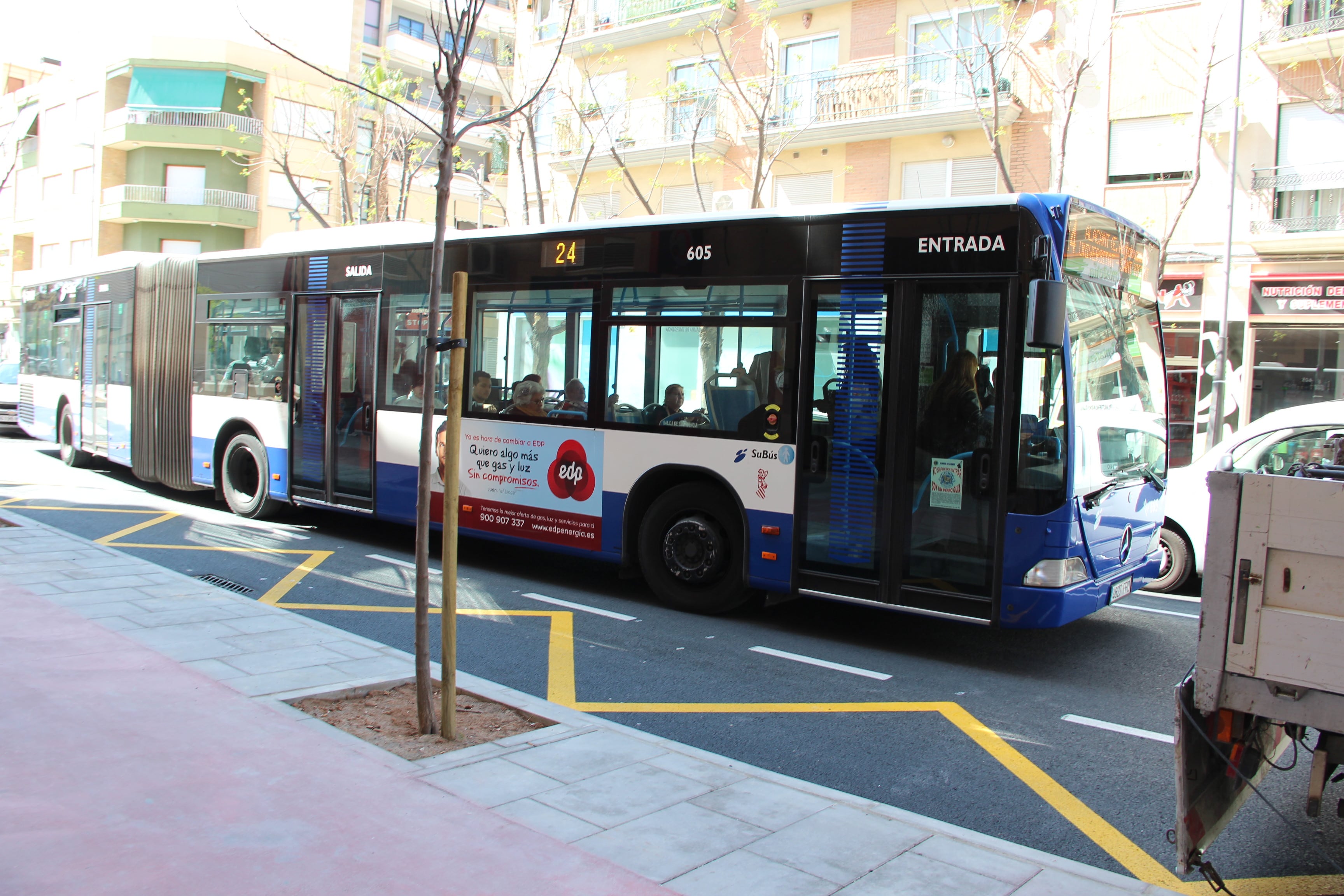 Línea 24 del autobús interurbano de Alicante a su paso por Sant Vicent del Raspeig (Imagen de archivo)