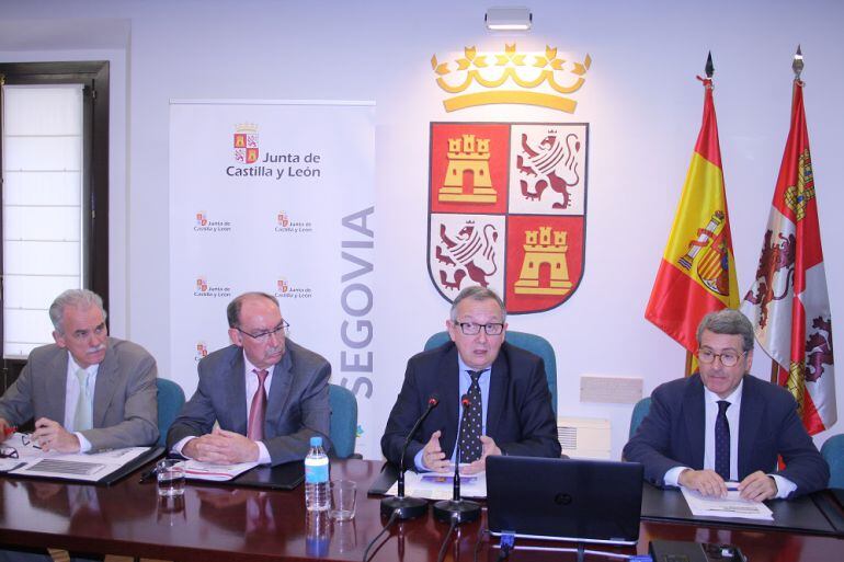 El delegado territorial de la Junta presenta las actuaciones realizas por la Junta en el ciclo del agua.