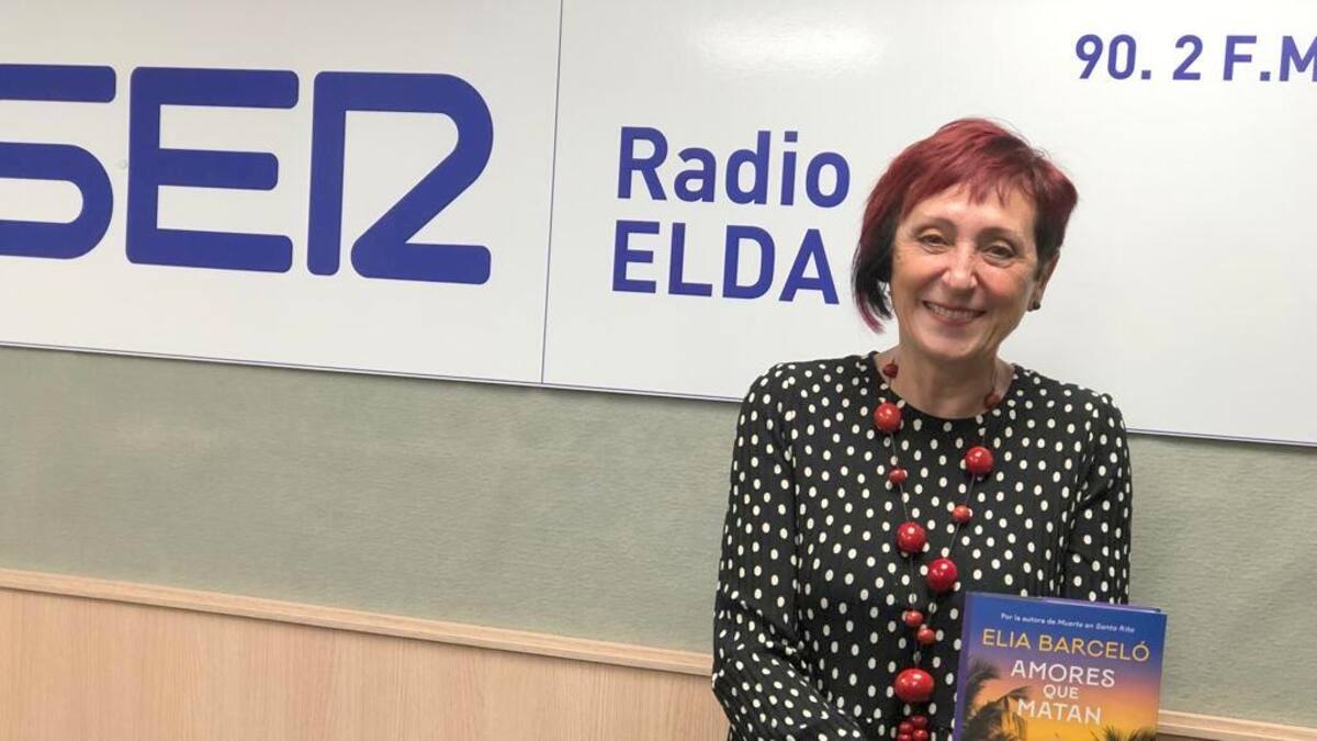 Elia Barceló presenta en Elda su nueva novela “Amores que matan”