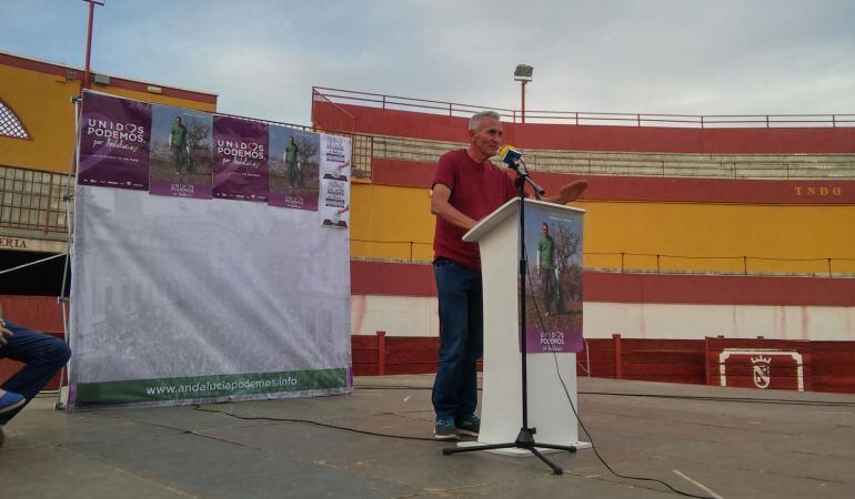 Diego Cañamero, candidato de Unidos Podemos por Jaén, en su intervención en el mitin de la coalición electoral en la Plaza de Toros de Jódar