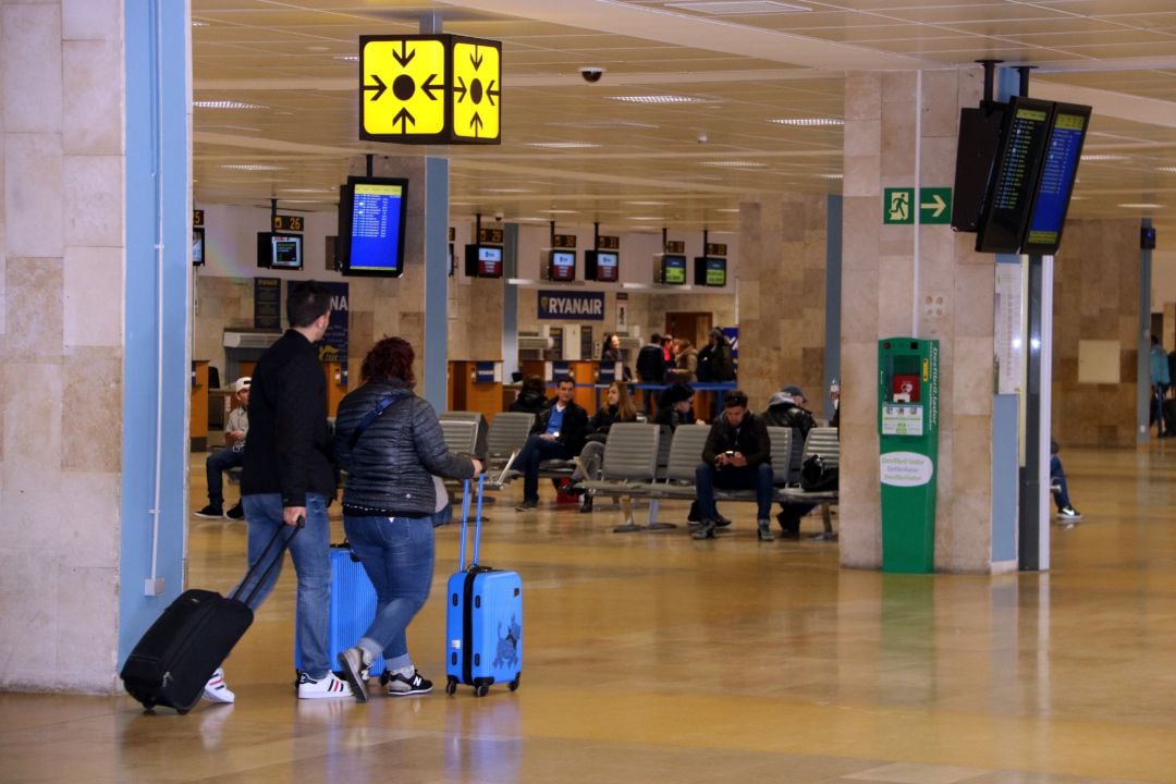 Interior de l&#039;aeroport de Girona-Costa Brava