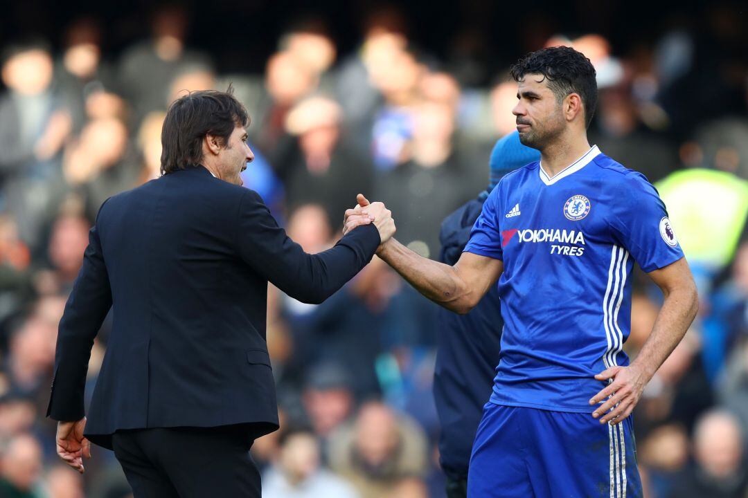 Conte y Costa se saludan. 