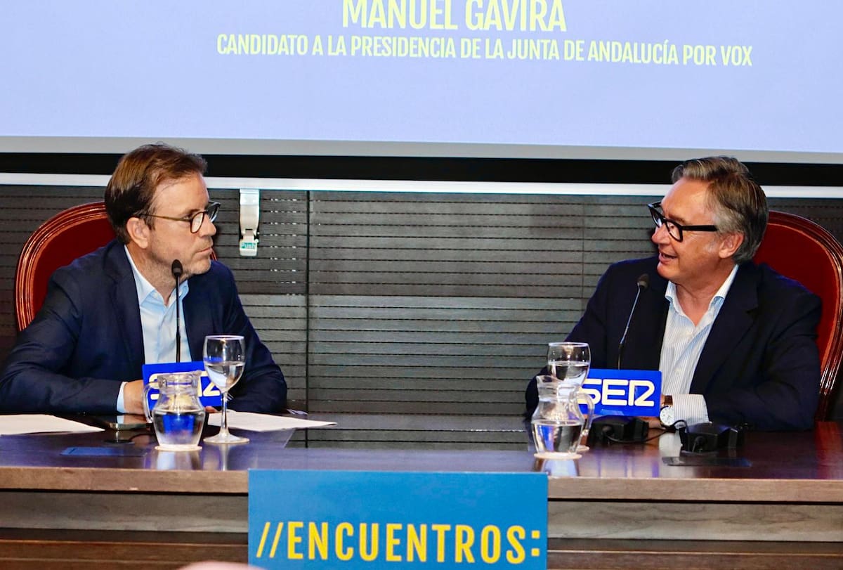 En las vísperas del inicio de la campaña electoral, el candidato de Vox a la presidencia de la Junta de Andalucía, participa en el Encuentro SER celebrado en el salón de actos de la Cámara de Comercio de Sevilla