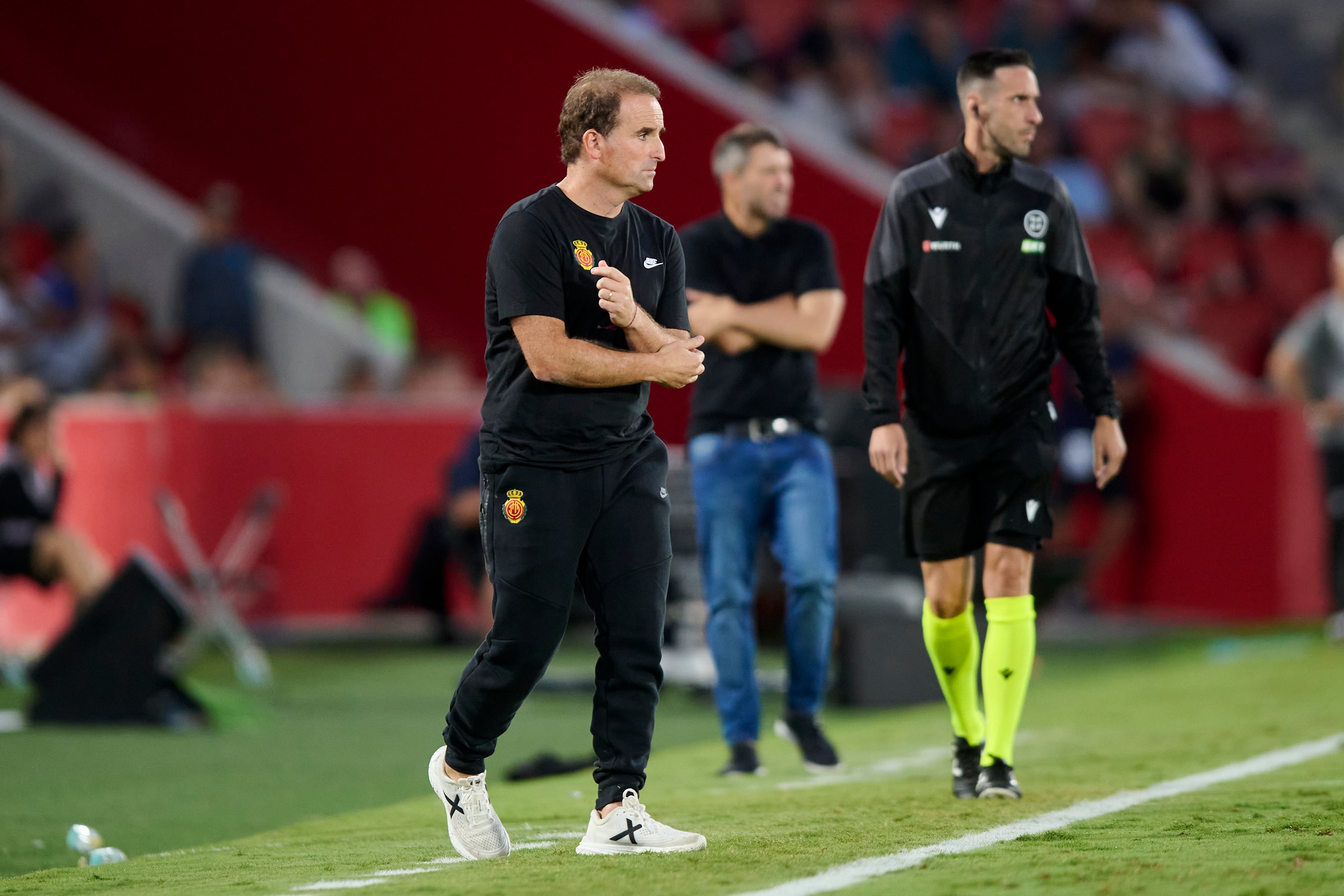 MALLORCA, SPAIN - SEPTEMBER 27: Jagoba Arrasate, head coach of RCD Mallorca looks on during the LaLiga EA Sports match between RCD Mallorca and Deportivo Alaves at Estadio de Son Moix on September 27, 2025 in Mallorca, Spain. (Photo by Cristian Trujillo/Quality Sport Images/Getty Images)