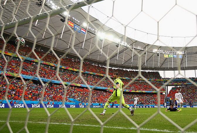 Casillas, durante el partido de España ante Holanda