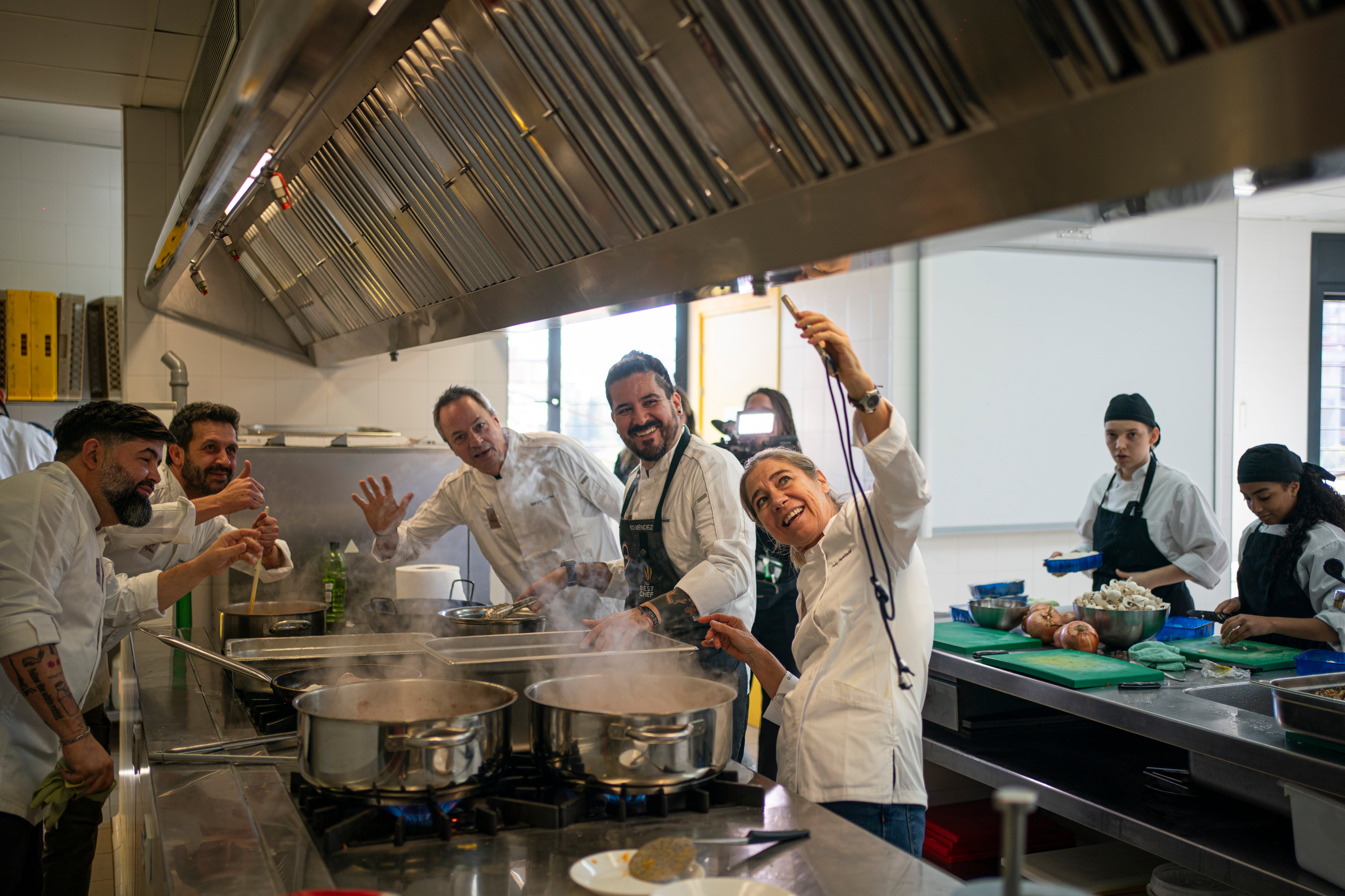 Cuiners professionals preparen un sopar nadalenc solidari