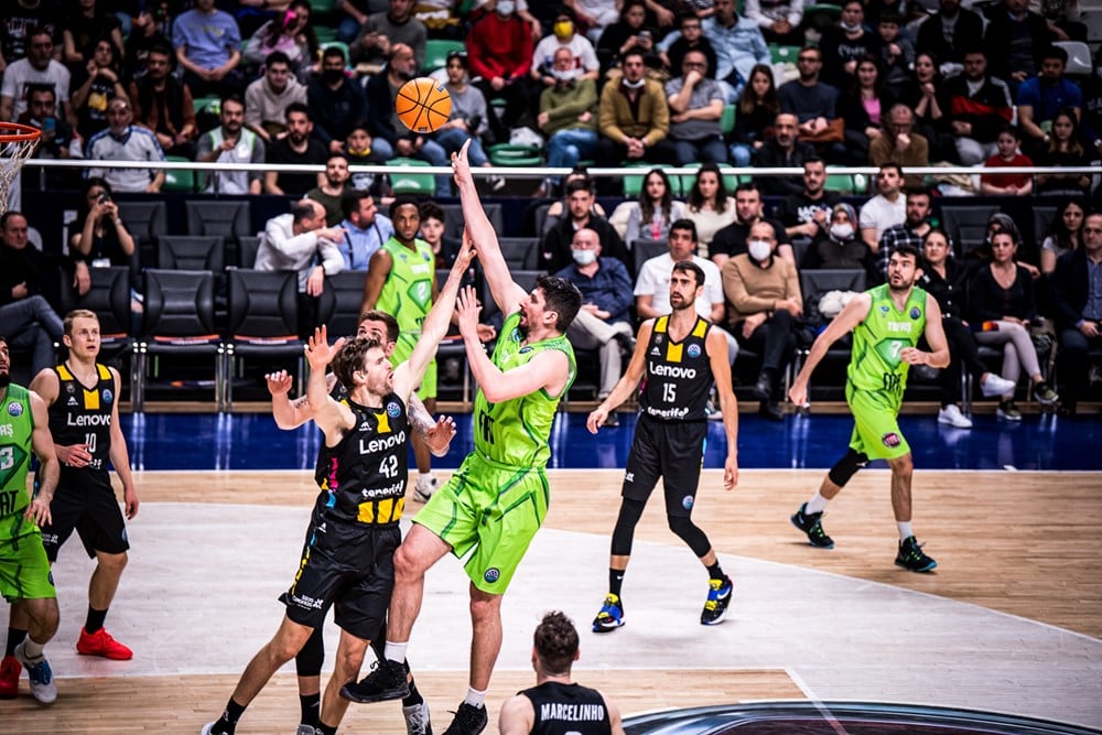 El Lenovo Tenerife se impuso en Turquía al Tofas y estará en la Final a cuatro de Bilbao.