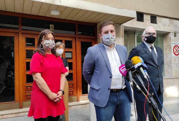 Nacho Hernando, consejero de Fomento junto a Pilar Zamora, alcaldesa de Ciudad Real y Casto Sánchez, delegado de Fomento en Ciudad Real, entre otros representantes