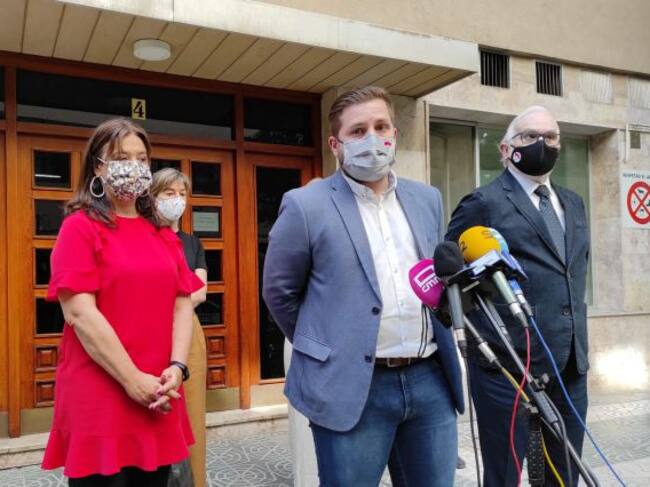 Nacho Hernando, consejero de Fomento junto a Pilar Zamora, alcaldesa de Ciudad Real y Casto Sánchez, delegado de Fomento en Ciudad Real, entre otros representantes
