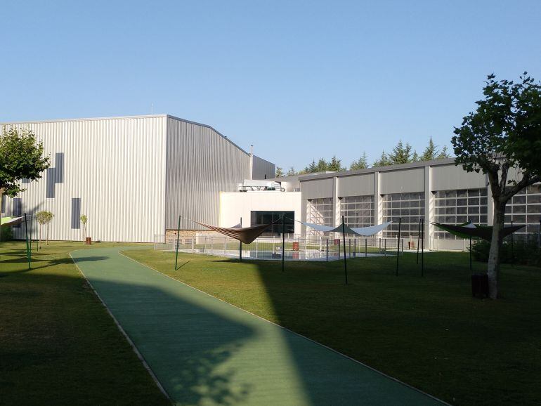 Piscina al aire libre del Polideportivo de La Juventud.