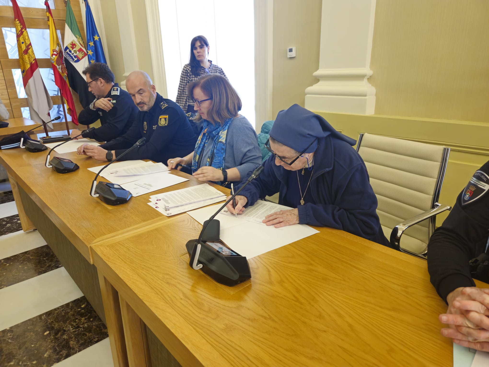 Firma del protocolo del frío en el Ayuntamiento de Cáceres