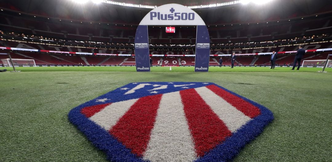 El escudo del Atlético de Madrid en el Wanda Metropolitano