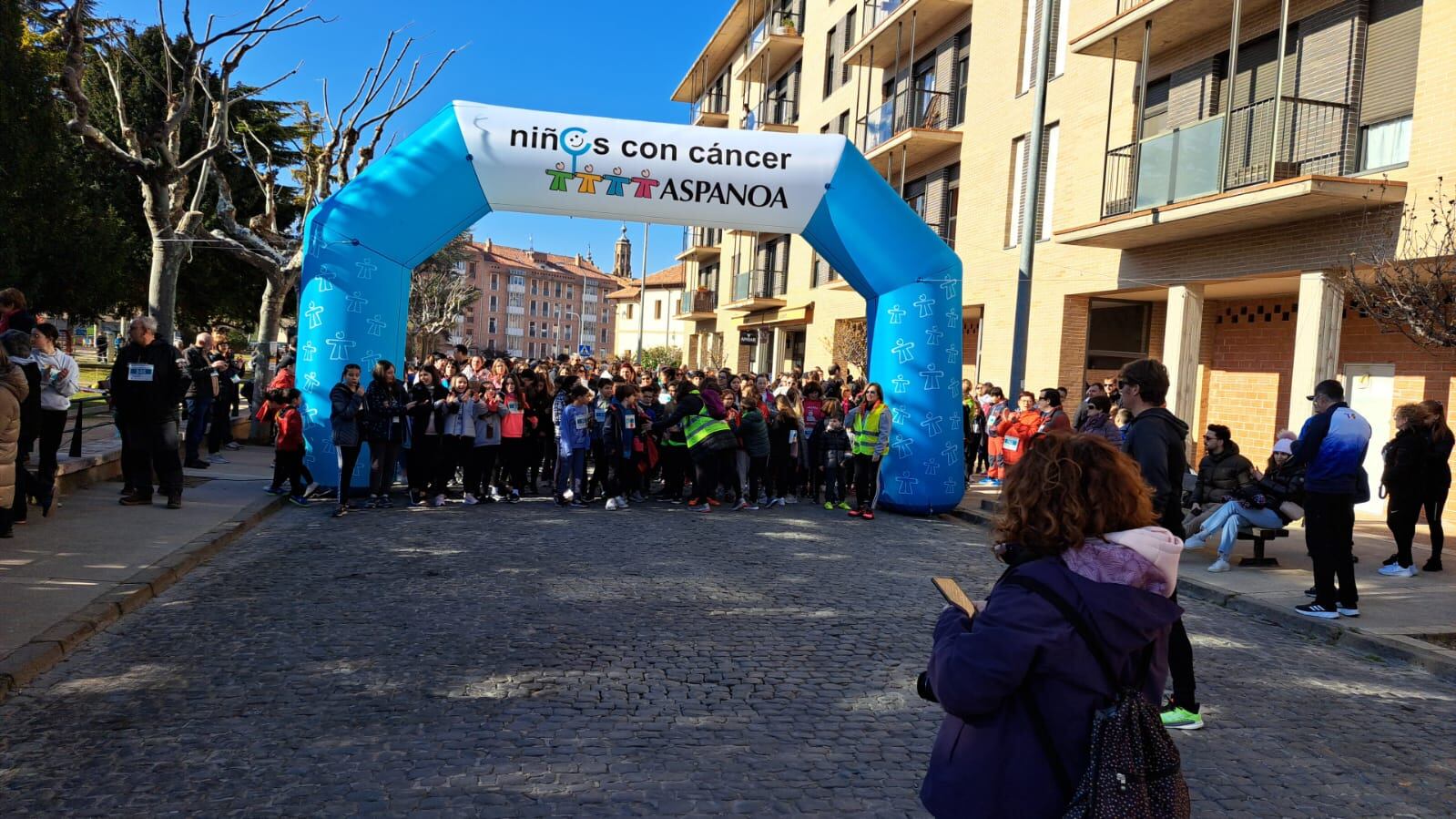 Más de 1.200 personas han participado en la marcha contra el cáncer infantil en Tarazona