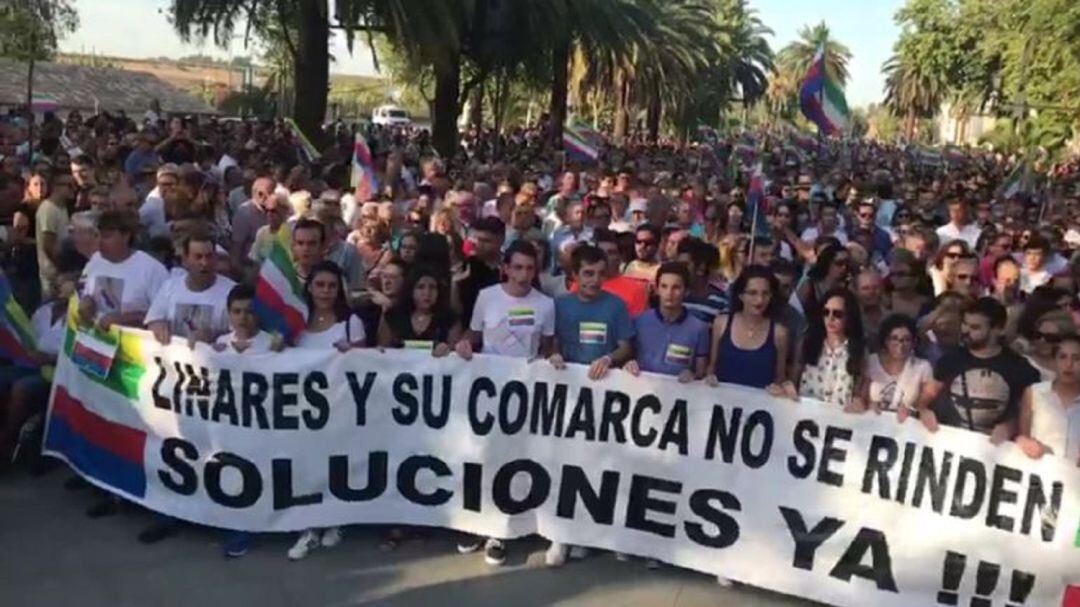 Manifestación por el futuro de Linares de la Plataforma Todos a Una.