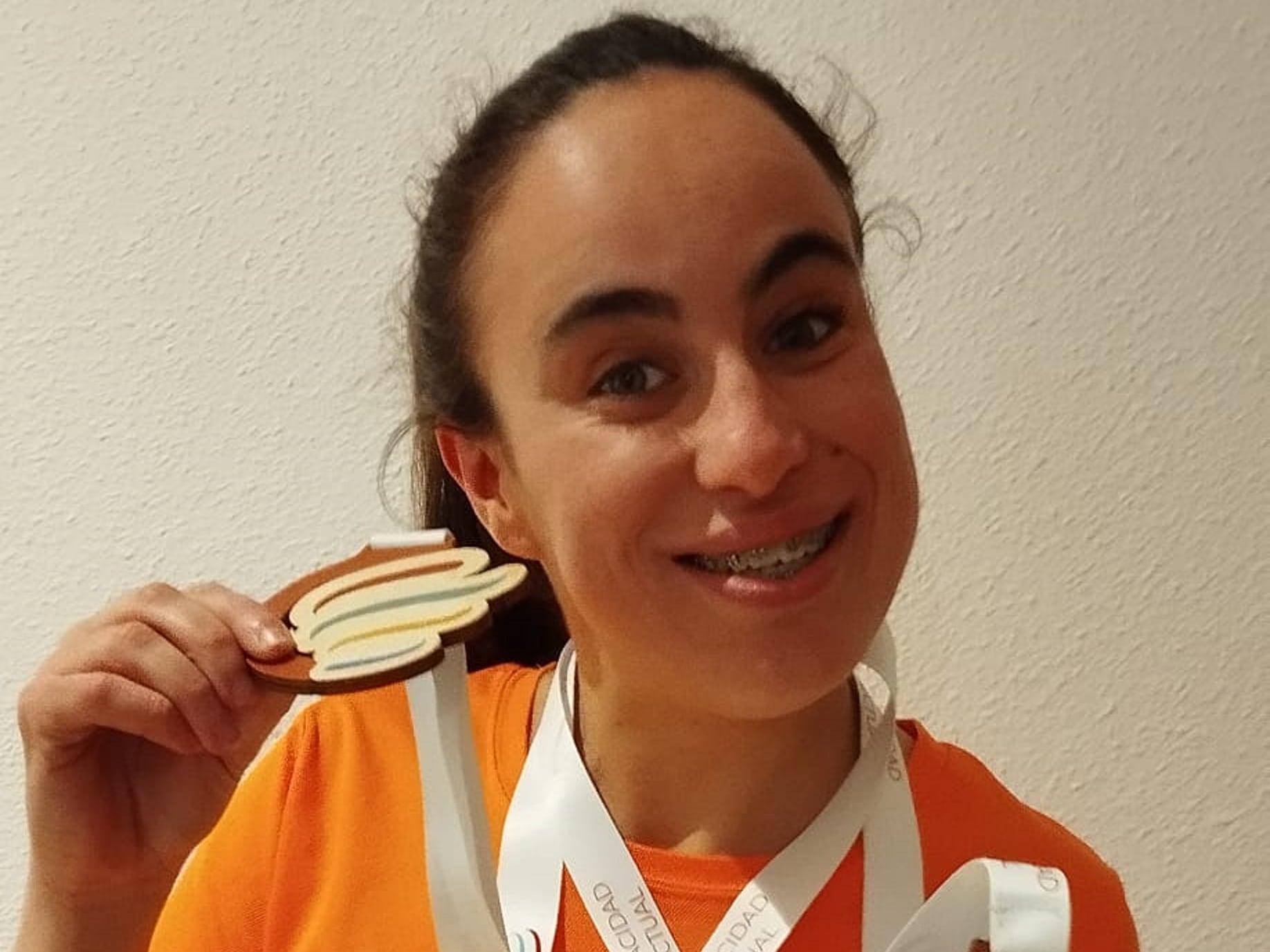 Nadia Vizcaino con sus dos bronces