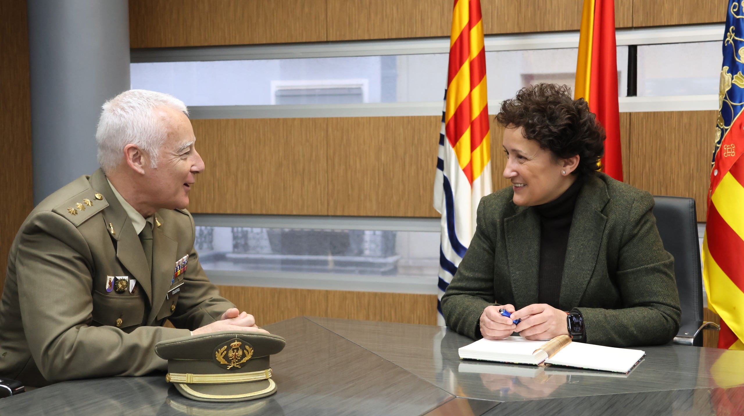 La alcaldesa de Onda recibe al Subdelegado de Defensa en una visita institucional