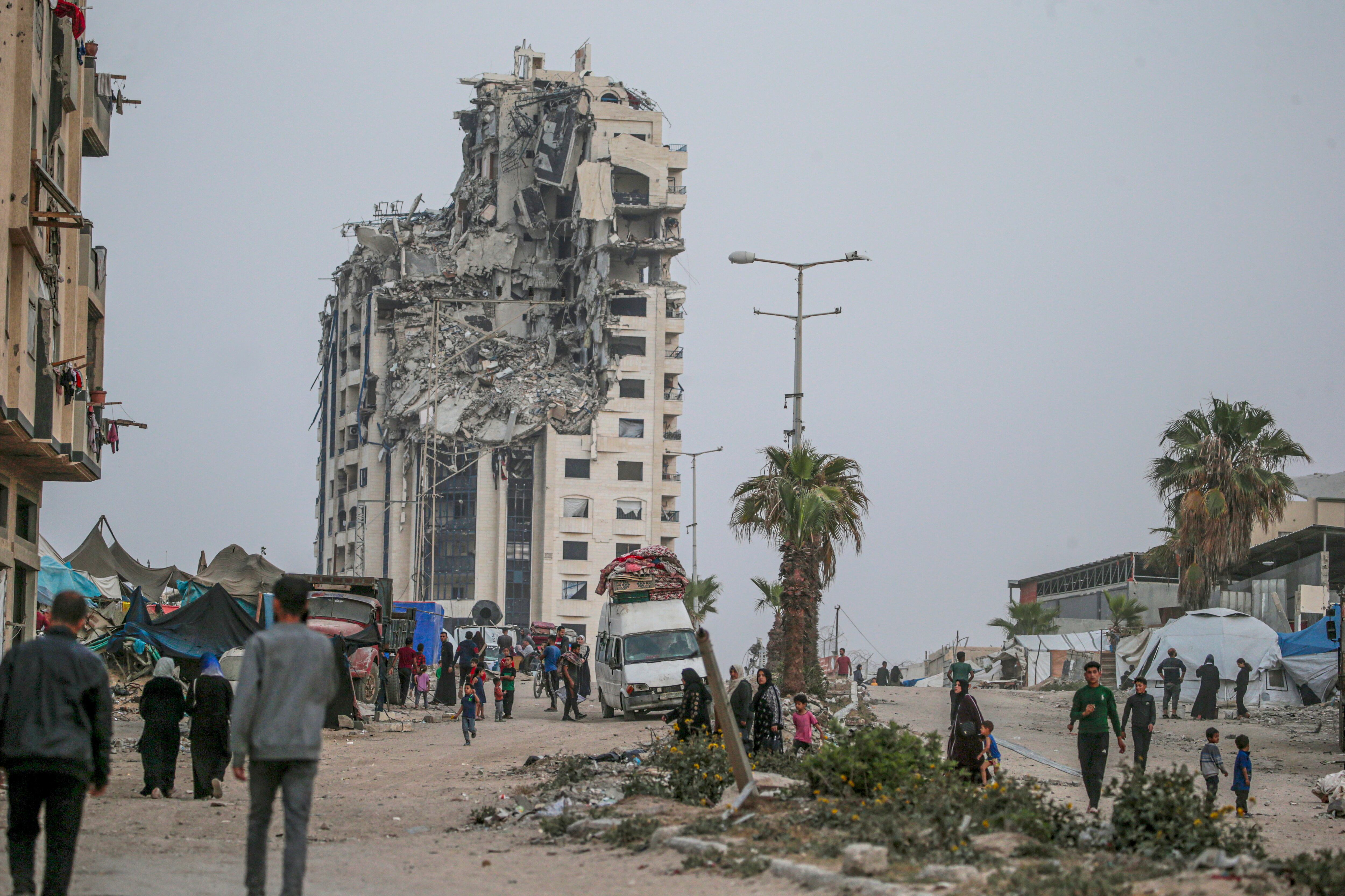 Vista de un edificio en ruinas en la ciudad de Gaza, en la Franja de Gaza.