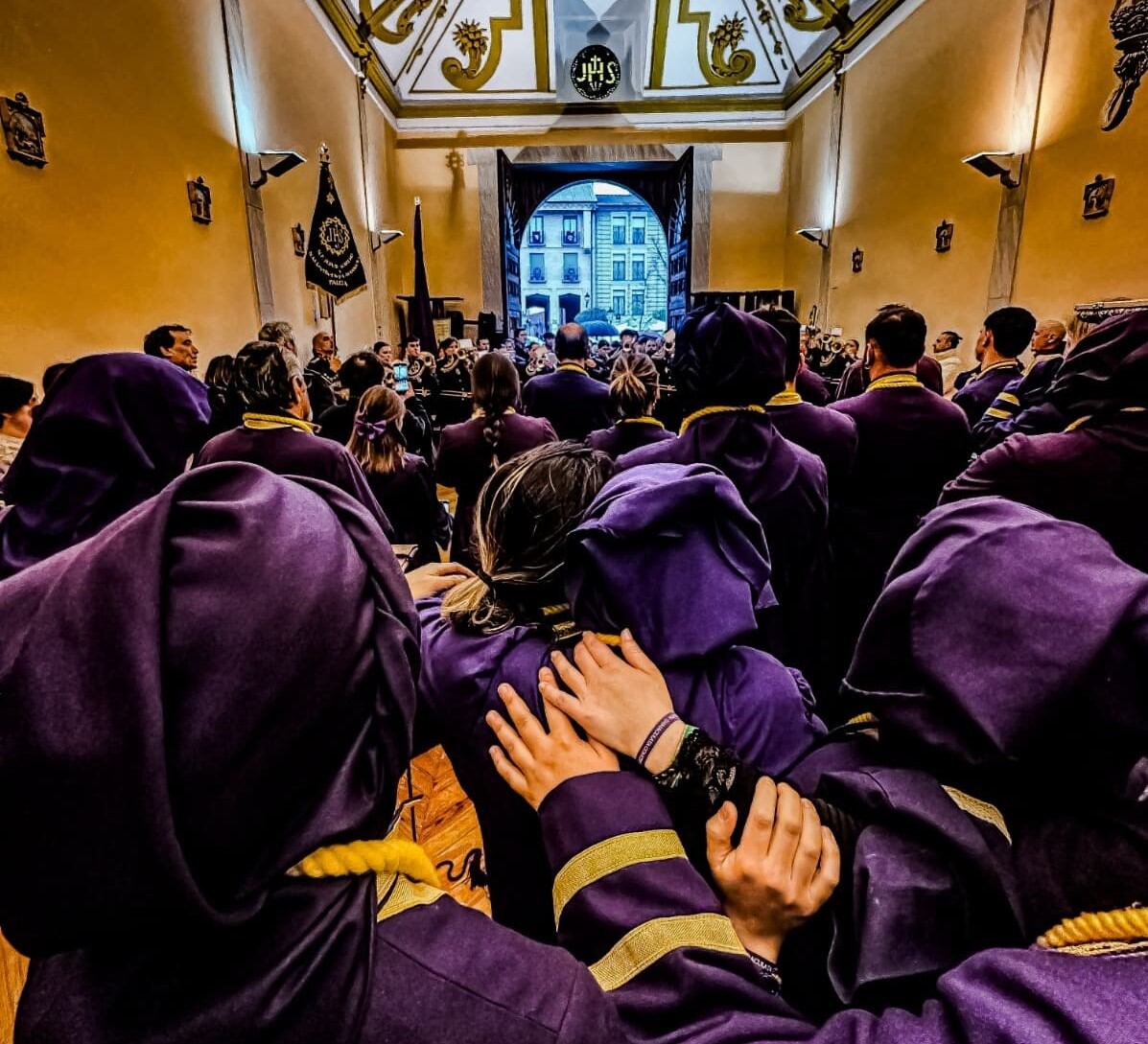 La imagen ‘Sentimientos de la Hermandad Nazarena’ de Carlota Lera, ganadora del Concurso de Fotografía Momentos de Pasión 2025