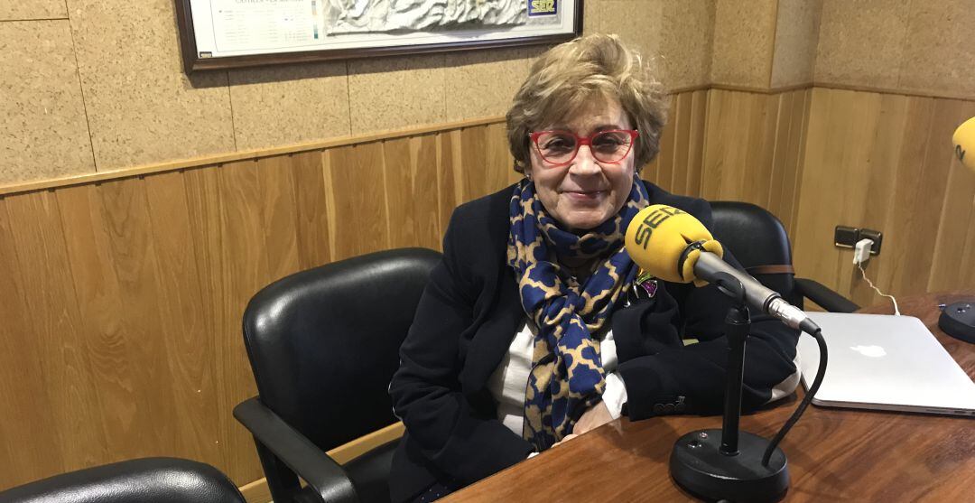 Mª Dolores Serrano en los estudios de SER Cuenca.