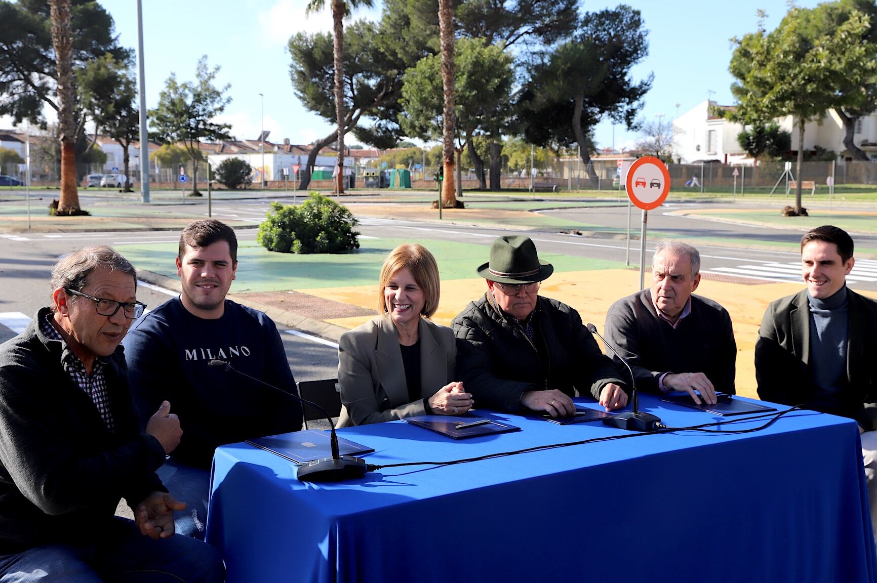 Representantes municipales y de las asociaciones