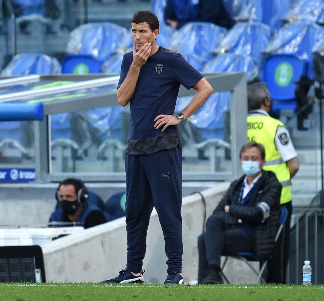 Javi Gracia, Head Coach of Valencia CF looks on during the La Liga Santander match between Real Sociedad and Valencia CF at Estadio Anoeta