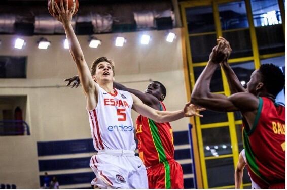 El base, internacional en categories inferiors, jugarà la propera temporada amb l'Hestia.