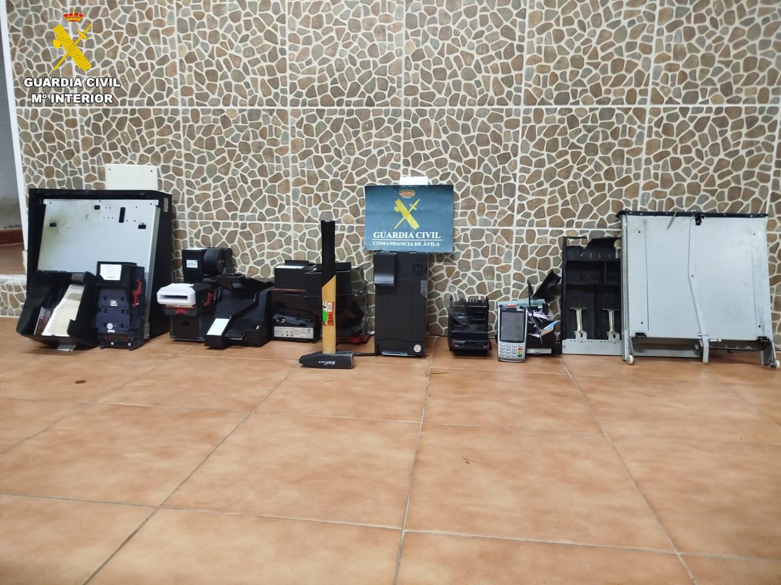 Dos detenidos por un robo con fuerza en un establecimiento hostelero de La Adrada (Ávila)./Guardia Civil