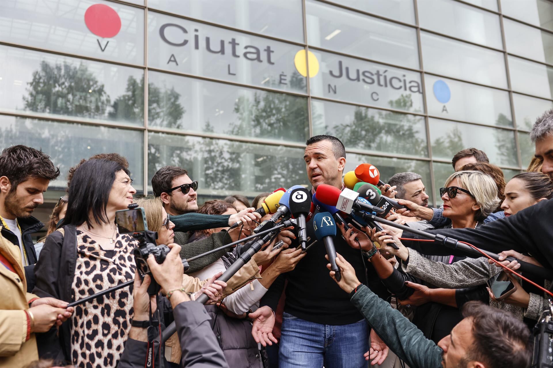 El presidente de la Diputación de Valencia, Vicent Mompó, a su llegada a la ciudad de la justicia donde ha declarado en calidad de testigo