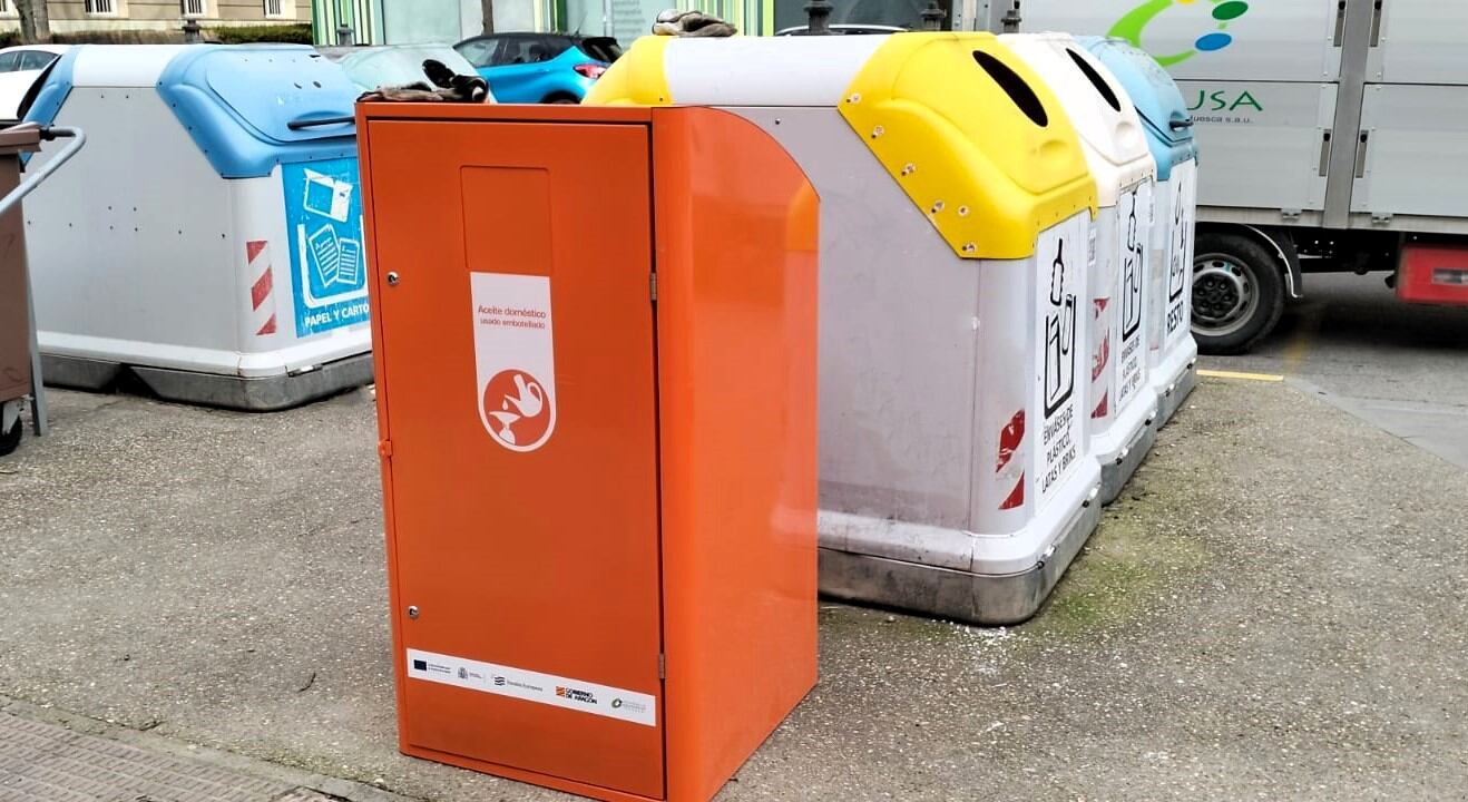 Huesca incorpora 30 contenedores de aceite usado