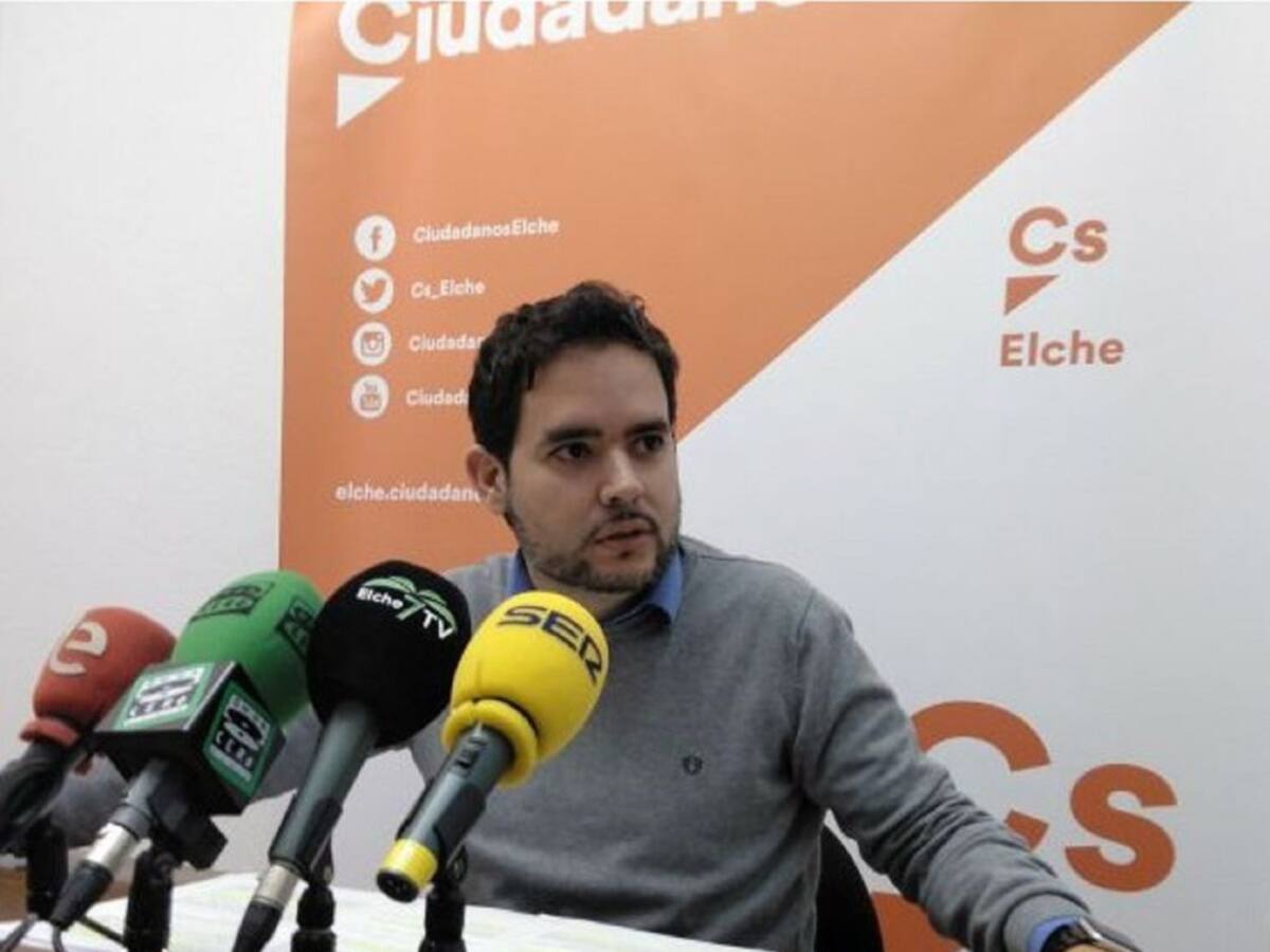Cs recuerda al alcalde que para sacar adelante cualquier inversión debe contar con ellos