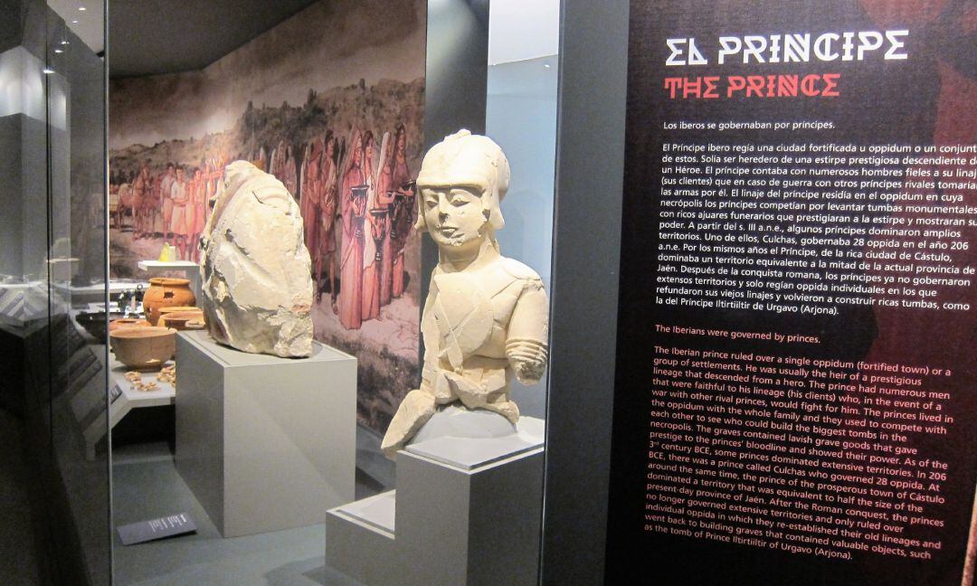 Vitrina de la exposición temporal del Museo Íbero de Jaén.