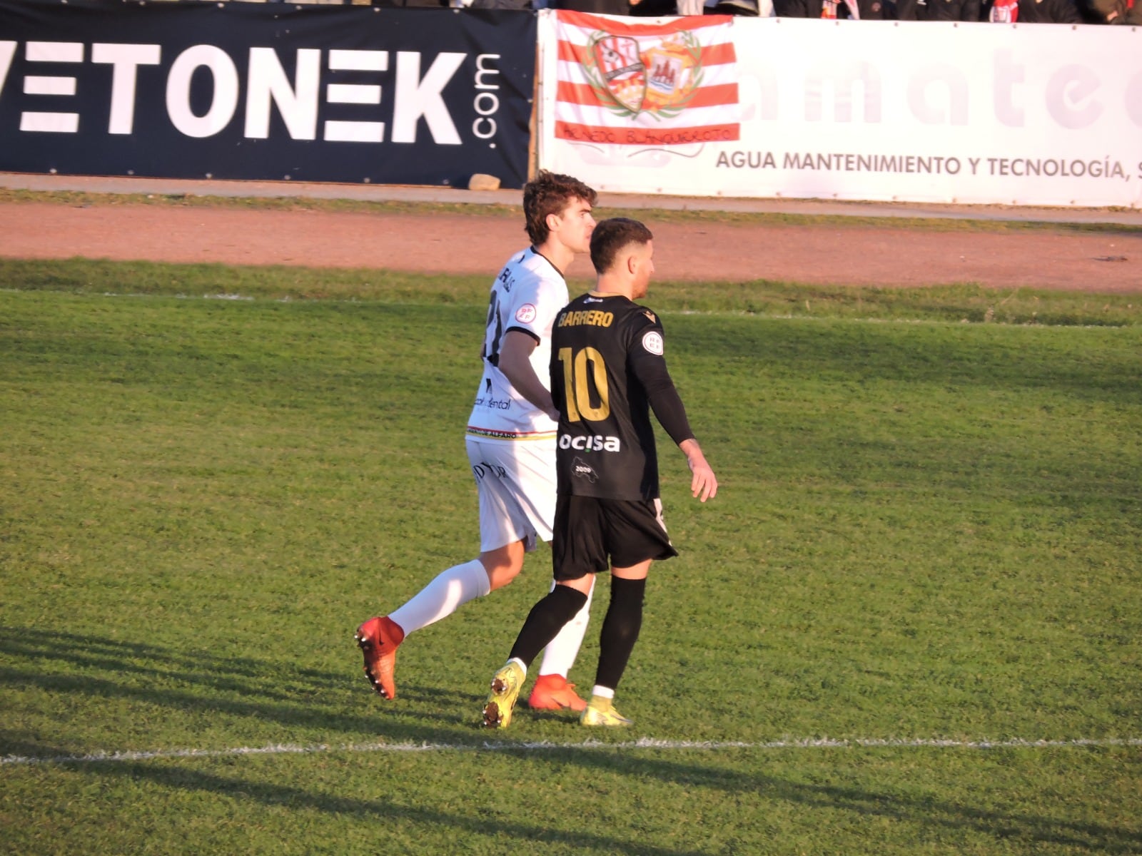 La Molineta acogió el último derbi riojano del año en Segunda Federación / UD Logroñés