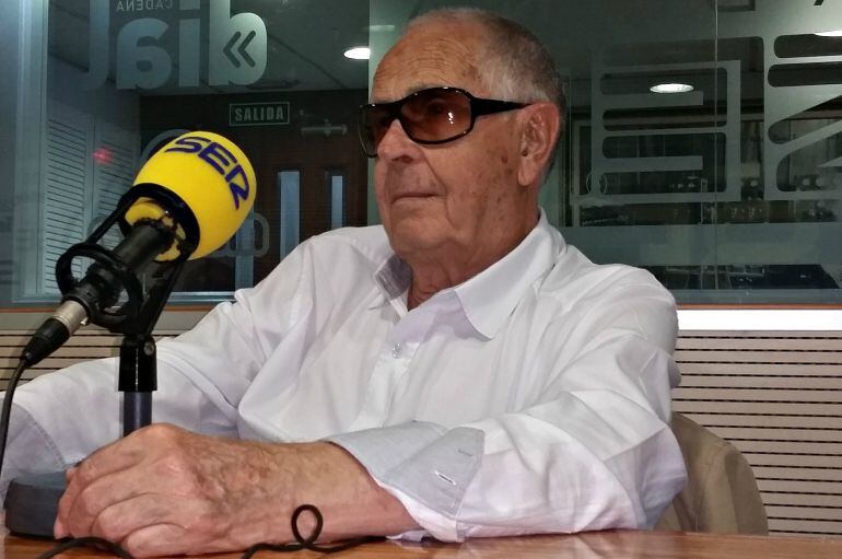 El escultor, Martín Chirino, durante su entrevista en Hoy por Hoy Tajaraste. 