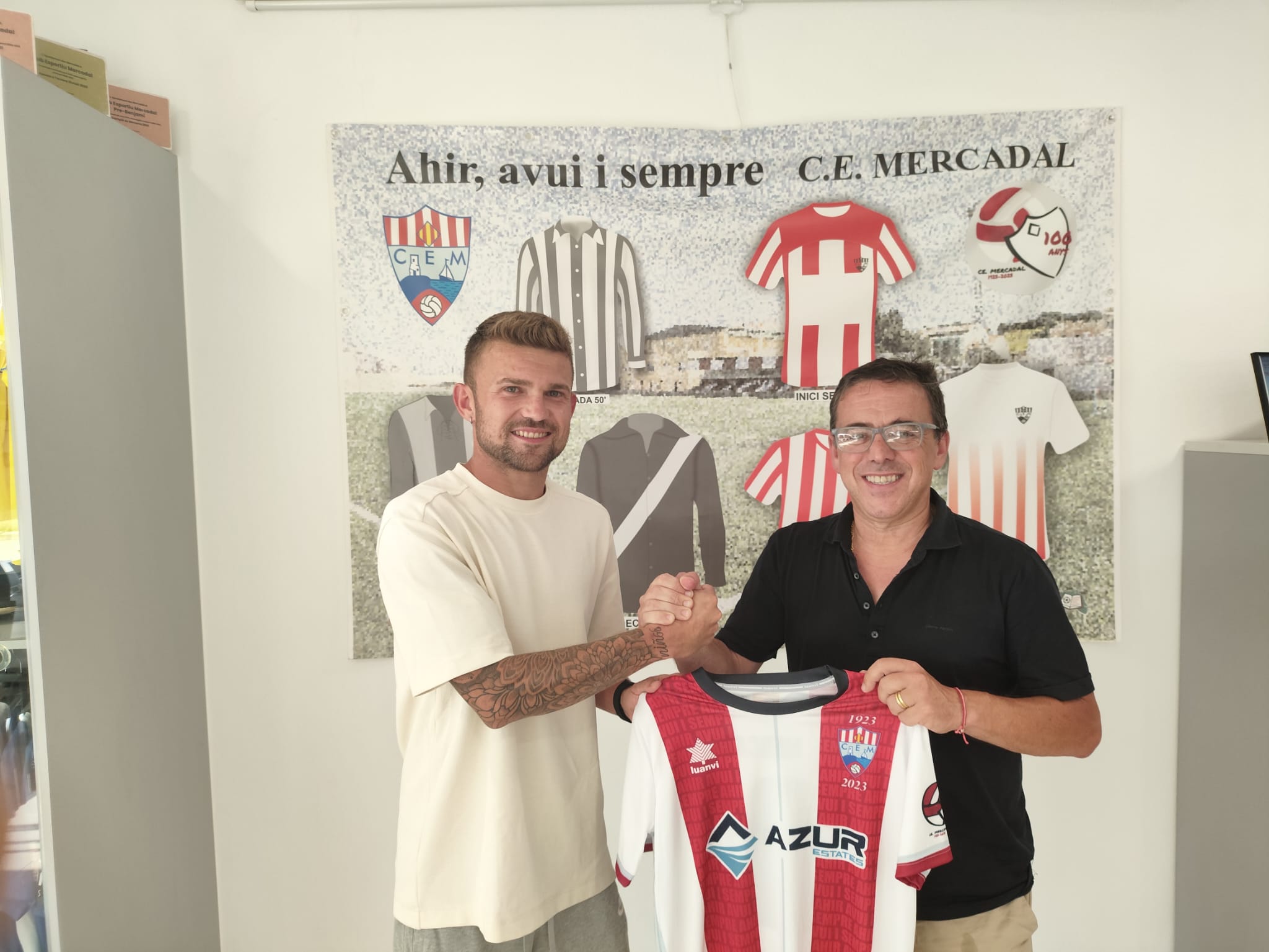 El nou lateral arriba provinent de l'Alaior.