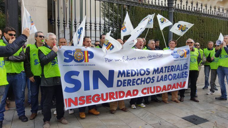 Concentración del SUP(Sindicato Unificado de Policía) ante la Subdelegación del Gobierno en Granada