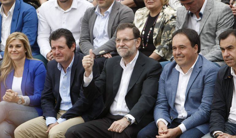 José Císcar junto a Mariano Rajoy en Finestrat (Alicante), en el último acto antes de convocar las elecciones generales del 20 de diciembre.