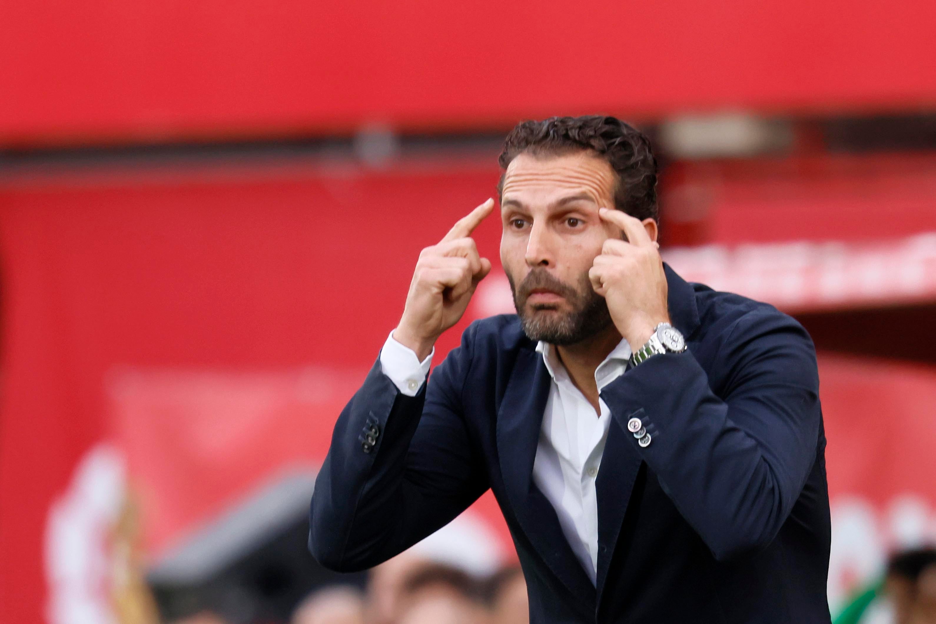 PALMA DE MALLORCA, 25/05/2023.- El entrenador del Valencia, Rubén Baraja, durante el partido de Liga en Primera División que RCD Mallorca y Valencia CF han disputado este jueves en el estadio de Son Moix, en Palma de Mallorca. EFE/Cati Cladera
