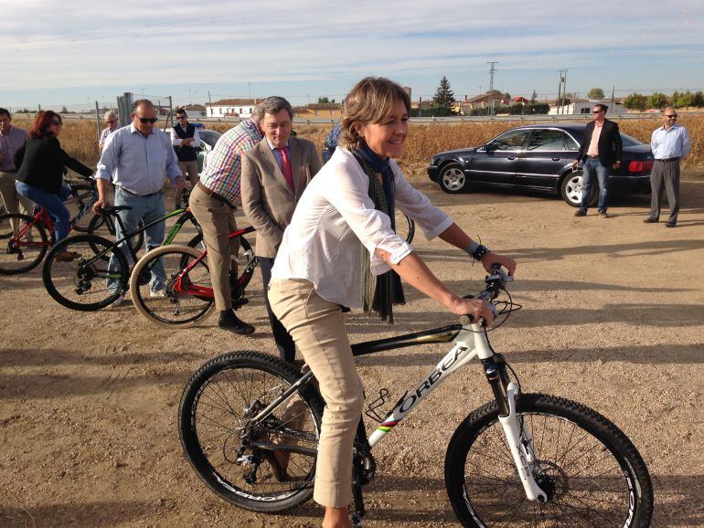 Isabel García Tejerina, Ministra de Agricultura, Alimentación y Medio Ambiente, durante el recorrido