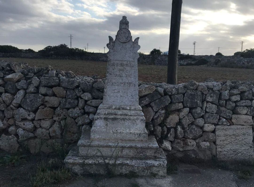 La retirada d'aquest monument en record de Francisco Gimier ha arribat aquest dimarts al Ple del Parlament.