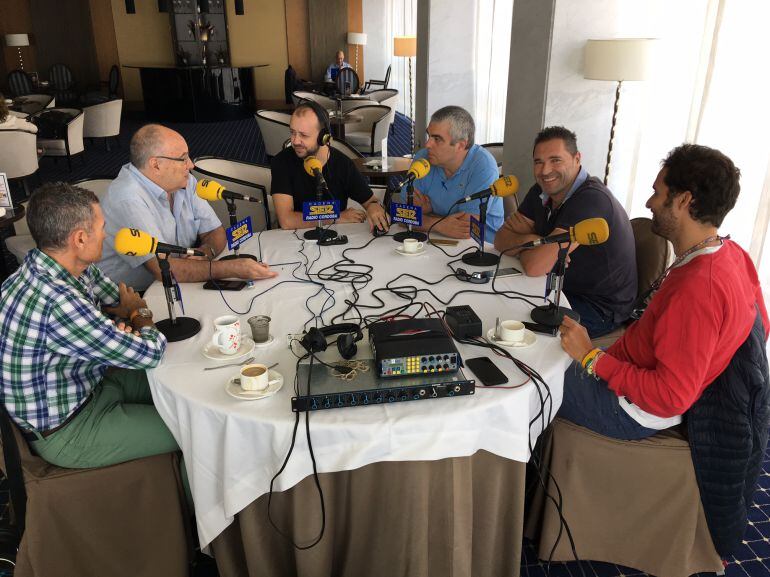 Imagen de la tertulia de este lunes, con Paco Rojas entre el equipo habitual